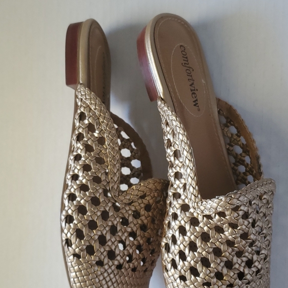 Comfortview Gold Metallic color Sandals Slip On sz 8.5 - Picture 6 of 10